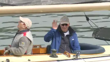 El rey Juan Carlos sale a navegar, junto con su hija, la infanta Elena, en el 'Bribón'