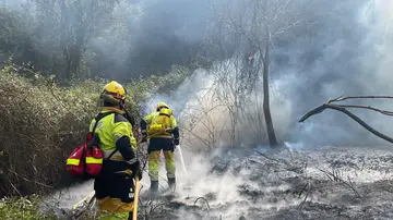 Los servicios de emergencia en el incendio de Fanzara (Castellón)