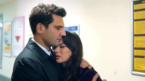 Tülin fallece en el hospital y Ceylin e Ilgaz empiezan a sospechar que la joven pudo ser asesinada Tülin fallece en el hospital y Ceylin e Ilgaz empiezan a sospechar que la joven pudo ser asesinada