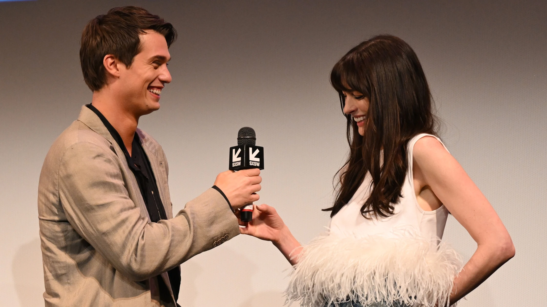 Anne Hathaway y Nicholas Galitzine en SXSW Anne Hathaway y Nicholas Galitzine en SXSW