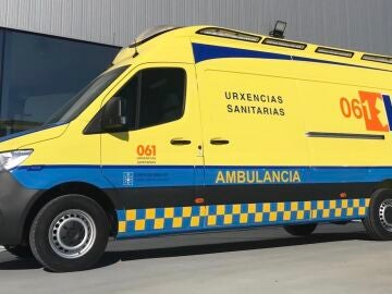 Imagen de archivo de una ambulancia en Galicia