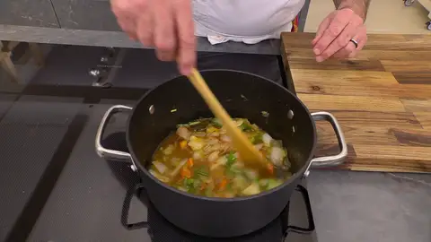 Vierte el vino y dale un hervor fuerte Vierte el vino y dale un hervor fuerte