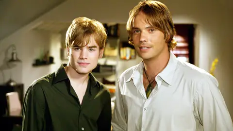David Gallagher y Barry Watson en Siete en el Paraíso David Gallagher y Barry Watson en Siete en el Paraíso