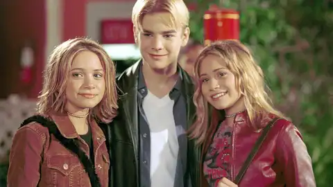 Mary-Kate Olsen, David Gallagher, Ashley Olsen en Siete en el Paraíso Mary-Kate Olsen, David Gallagher, Ashley Olsen en Siete en el Paraíso