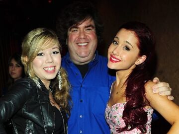 Jennette McCurdy, Dan Schneider y Ariana Grande en 2012