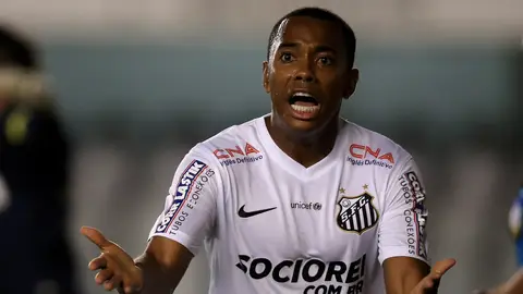 Robinho en un partido con el Santos en 2014 Robinho en un partido con el Santos en 2014