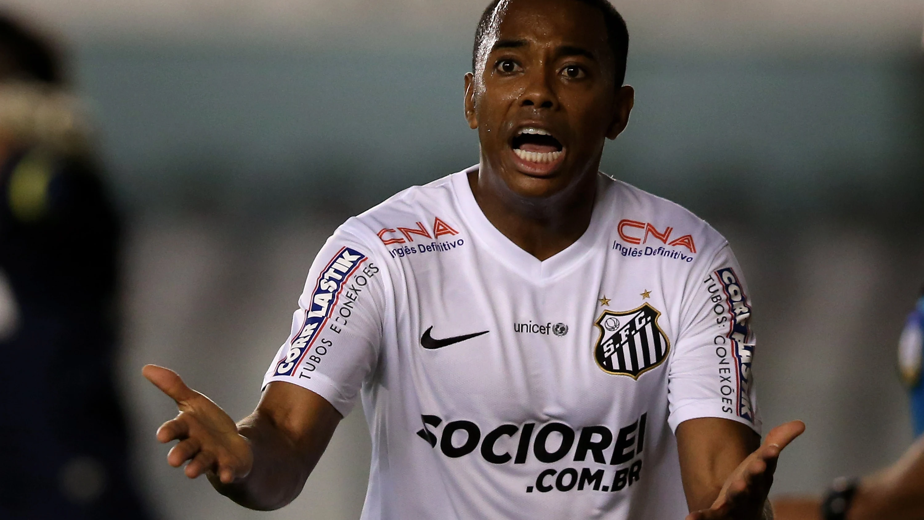 Robinho en un partido con el Santos en 2014 Robinho en un partido con el Santos en 2014