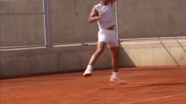Rafa Nadal y su último vídeo entrenando sobre tierra: ilusiona la movilidad de piernas del balear Rafa Nadal y su último vídeo entrenando sobre tierra: ilusiona la movilidad de piernas del balear