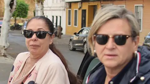 Isabel Pantoja y Mariló de la Rubia, en Córdoba Isabel Pantoja y Mariló de la Rubia, en Córdoba