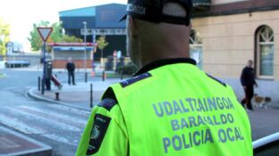 Polic&iacute;a local de Barakaldo