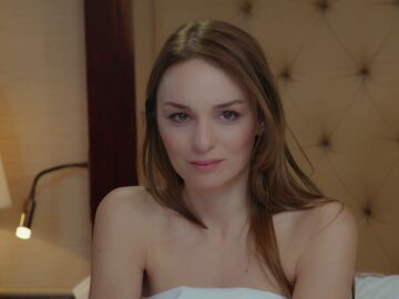 Cansu en la cama de &Ccedil;ağatay