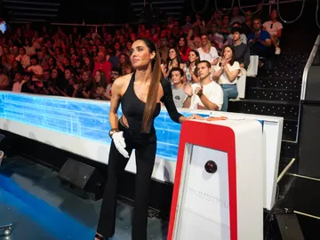 Pilar Rubio premia la garra de Chenoa y pulsa el botón de la injusticia sumándole cinco puntos Pilar Rubio premia la garra de Chenoa y pulsa el botón de la injusticia sumándole cinco puntos