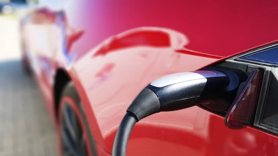 Imagen de archivo de un coche eléctrico Imagen de archivo de un coche eléctrico