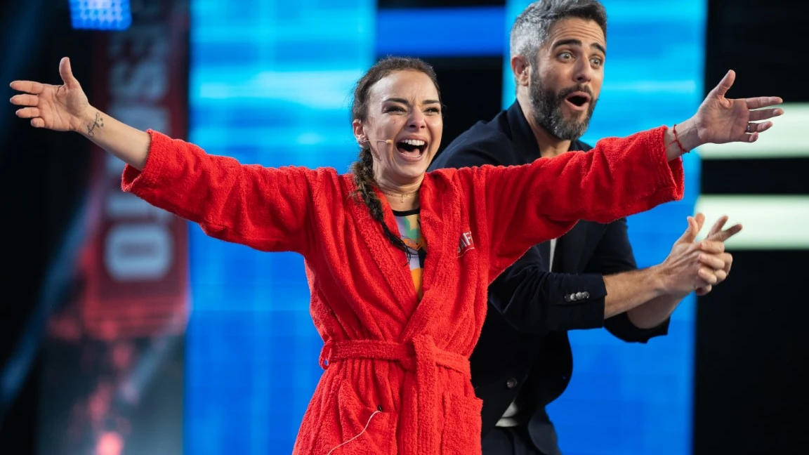 Chenoa celebra su victoria al ganar la segunda semifinal de El desaf&iacute;o