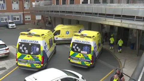 Un bebé se precipita por una ventana tras quedarse dormido el padre: "Hay que esperar 48 horas" Un bebé se precipita por una ventana tras quedarse dormido el padre: "Hay que esperar 48 horas"