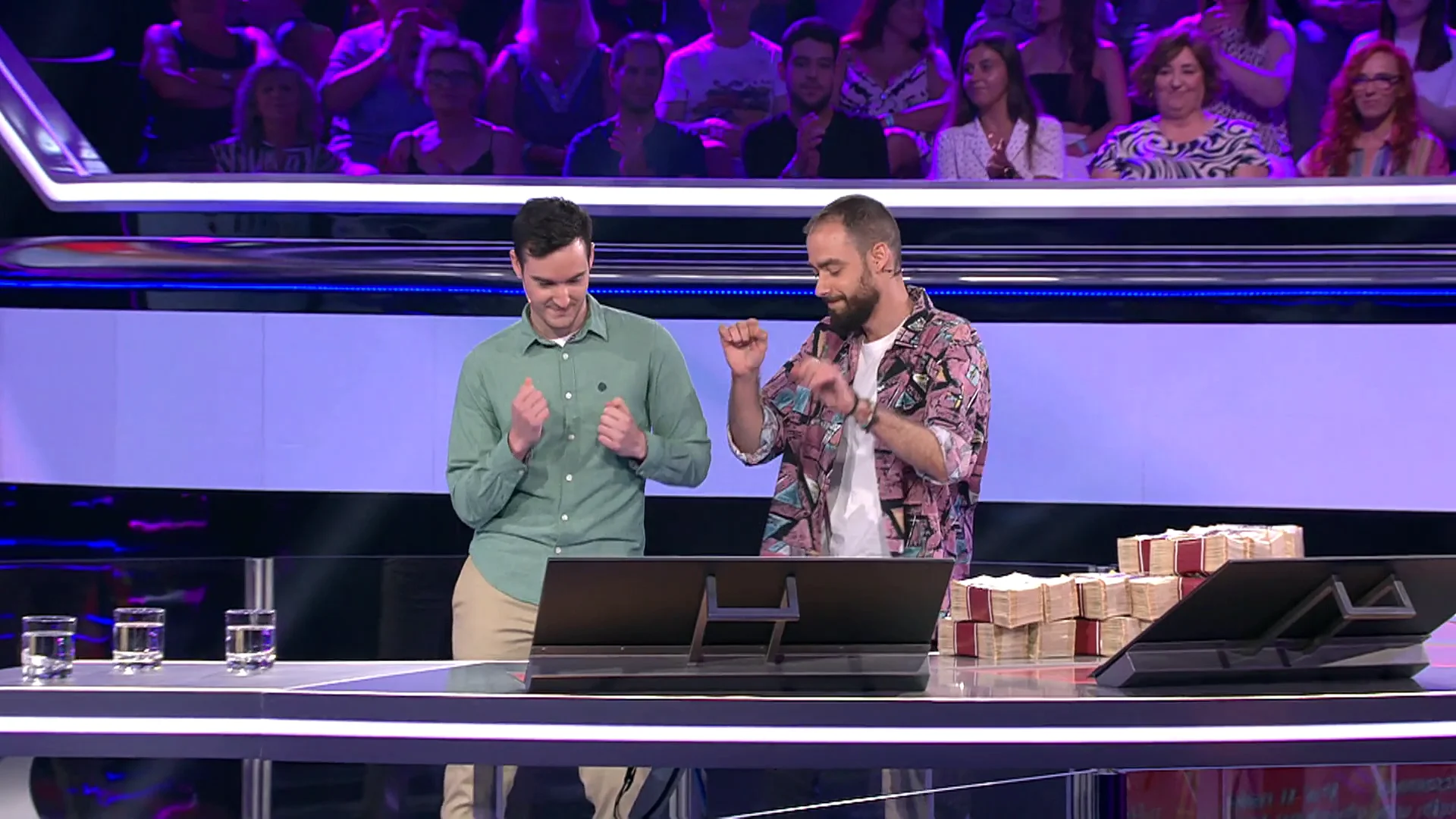 Adrián y Denis, concursantes de Atrapa un millón