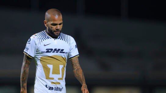 Dani Alves en un partido con el Pumas mexicano, su &uacute;ltimo equipo