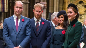 El pr&iacute;ncipe Guillermo, Harry, Meghan Markle y Kate Middleton