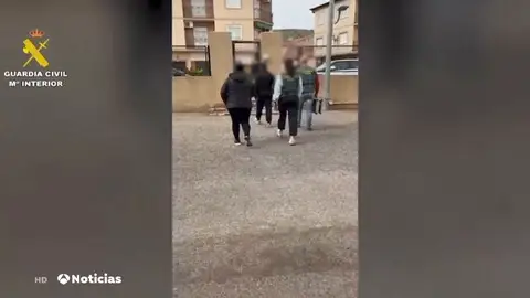 Localizan a una niña de 13 años embarazada en Ciudad Real Localizan a una niña de 13 años embarazada y casada a la fuerza en Ciudad Real