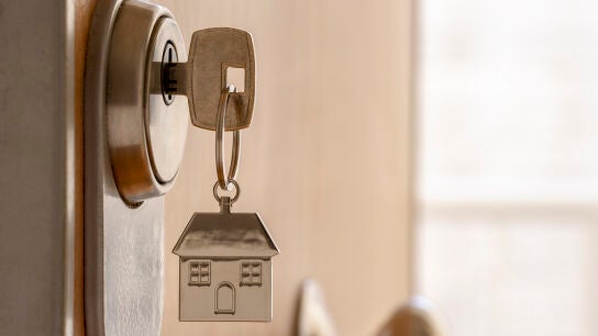 Llaves del hogar en una cerradura