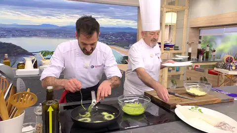 Fríe los calamares con el aceite bien caliente Fríe los calamares con el aceite bien caliente