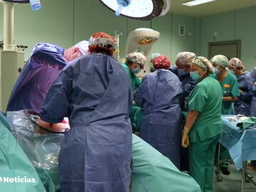 Intervención pionera en España: La Fe logra extirpar un tumor a una bebé antes de nacer