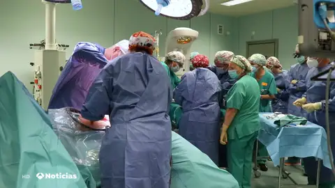 Intervención pionera en España: La Fe logra extirpar un tumor a una bebé antes de nacer Intervención pionera en España: La Fe logra extirpar un tumor a una bebé antes de nacer
