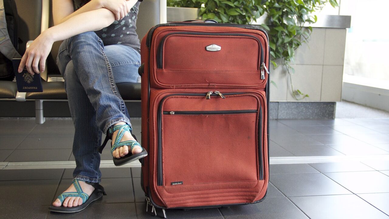 Alerta en un aeropuerto al detectar a un pasajero cuya ropa interior presenta peligrosos niveles de radiación