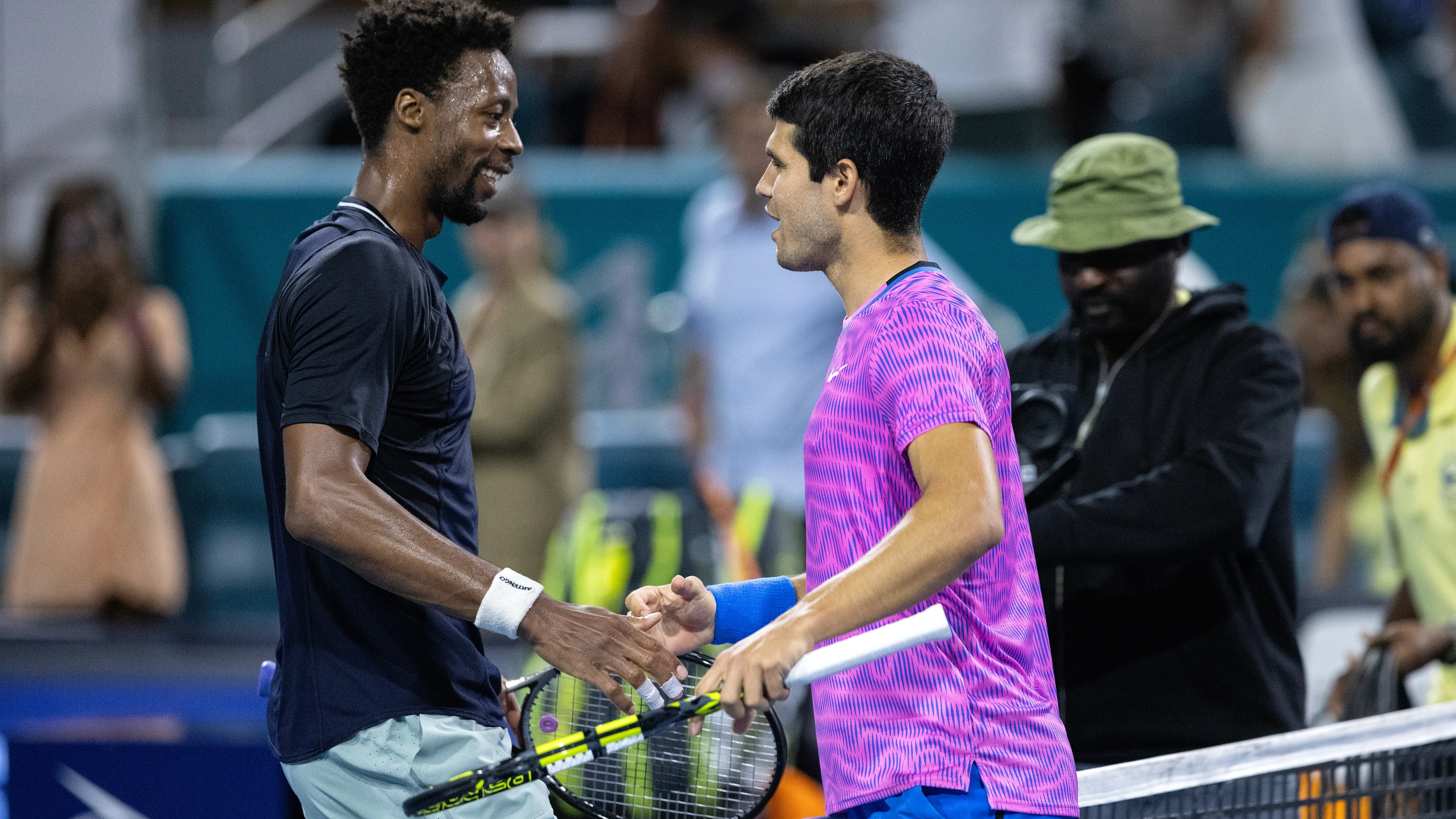 Monfils felicita a Carlos Alcaraz tras su partido en Miami Monfils felicita a Carlos Alcaraz tras su partido en Miami