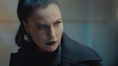 Ender entra en la morgue para identificar un cadáver, ¿es Sahika?