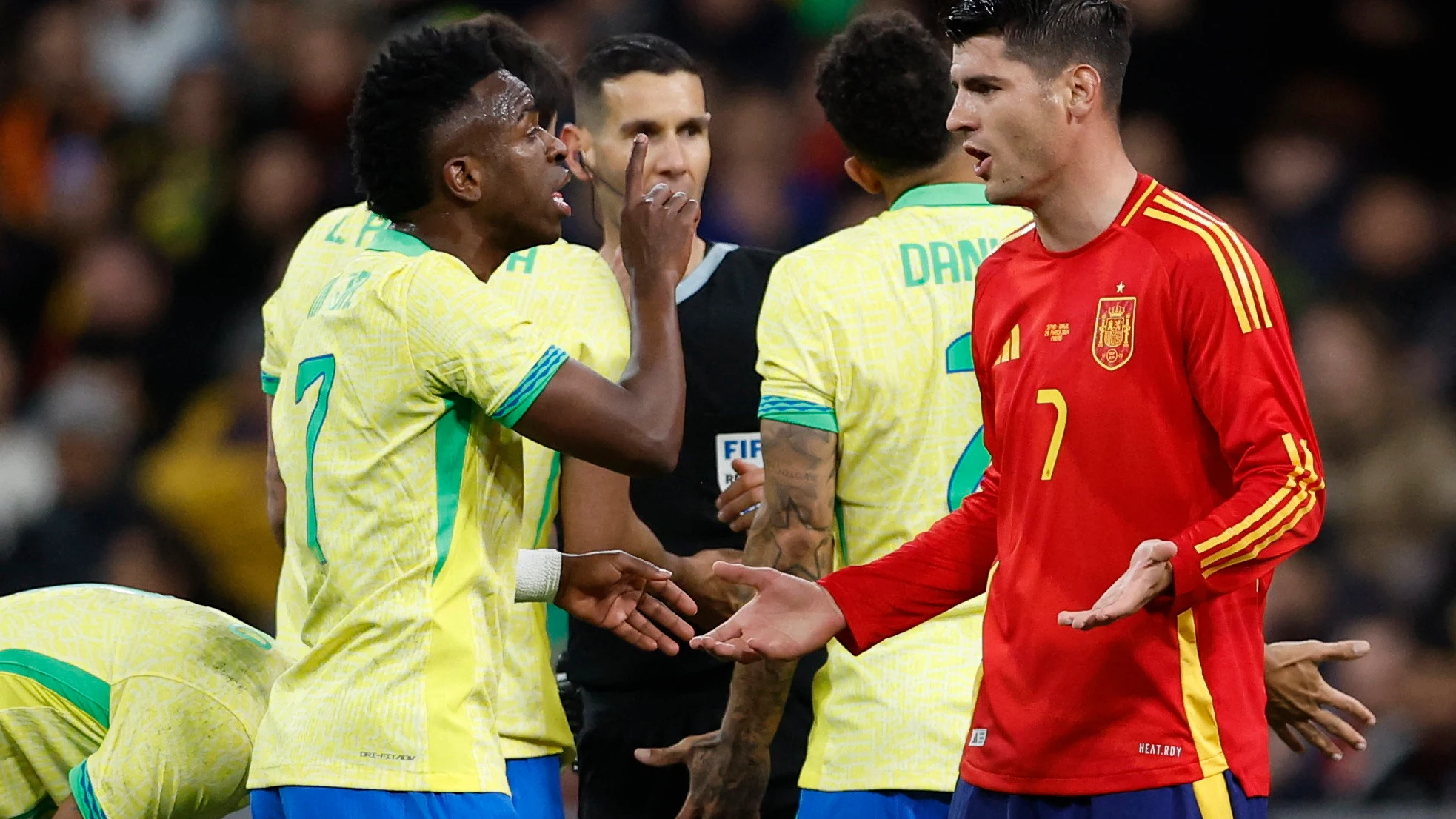 Vinícius y Morata intercambian palabras en el Bernabéu durante el España - Brasil Vinícius y Morata intercambian palabras en el Bernabéu durante el España - Brasil
