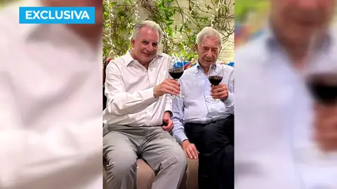 Mario Vargas Llosa reaparece celebrando su 88 cumpleaños y despeja los rumores sobre su estado de salud Mario Vargas Llosa reaparece celebrando su 88 cumpleaños y despeja los rumores sobre su estado de salud