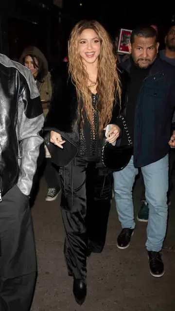 Shakira saliendo a cenar después de su show en Times Square Shakira saliendo a cenar después de su show en Times Square