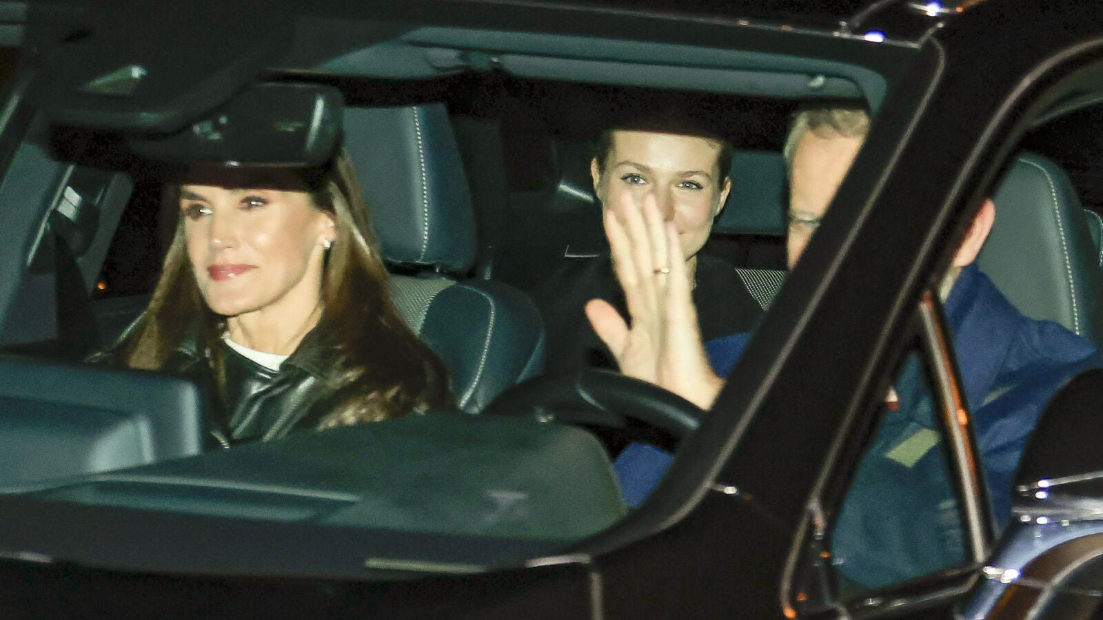 Los reyes Felipe y Letizia sorprenden a la princesa Leonor en Zaragoza
