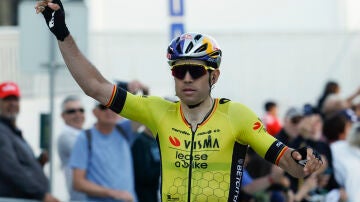 Imagen de archivo de Wout van Aert celebrando una victoria en la etapa del Tour de Algarve 2024