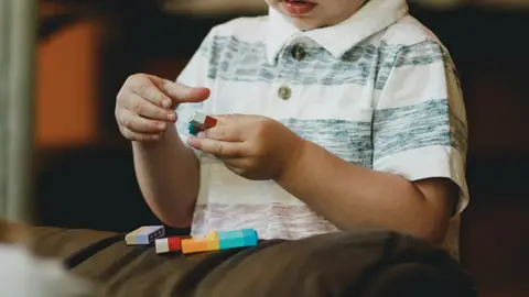 Niño jugando Niño jugando