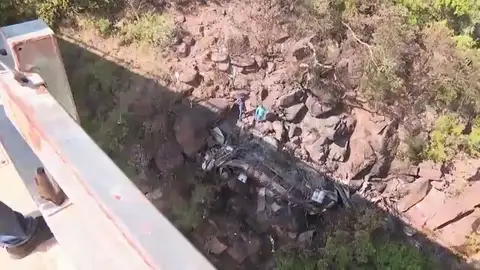 Accidente autobús hacia una peregrinación de Pascua Mueren 45 feligreses en un accidente cuando se dirigían a una peregrinación de Pascua: solo sobrevive una niña