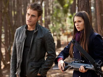 Paul Wesley y Nina Dobrev en Crónicas Vampíricas Paul Wesley y Nina Dobrev en Crónicas Vampíricas