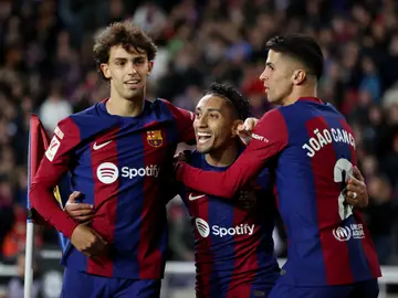 Raphinha celebra su gol junto a Joao Félix y Cancelo Raphinha celebra su gol junto a Joao Félix y Cancelo