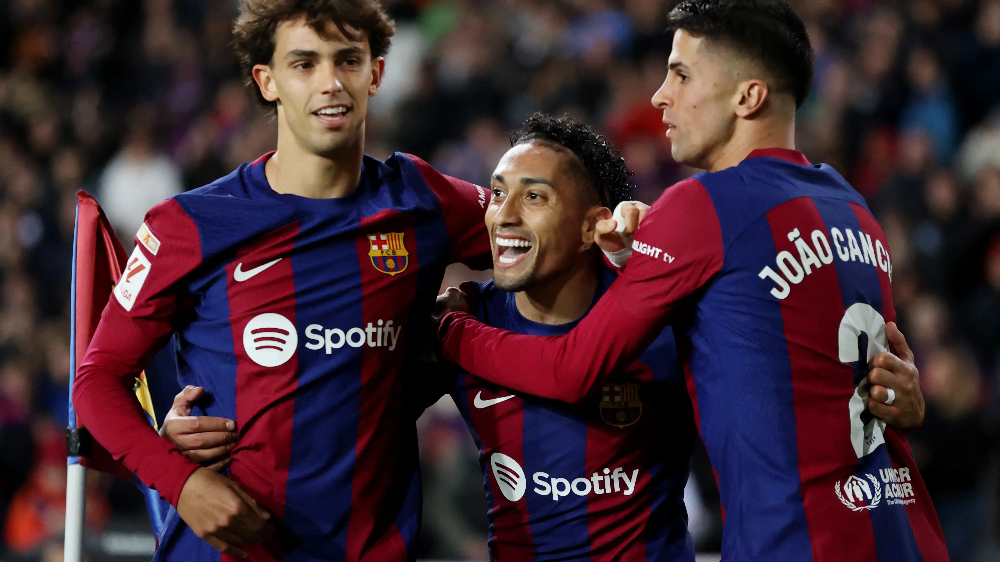Raphinha celebra su gol junto a Joao Félix y Cancelo Raphinha celebra su gol junto a Joao Félix y Cancelo