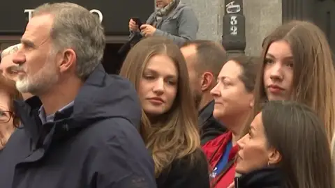 La familia real viendo las procesiones en Madrid La familia real viendo las procesiones en Madrid