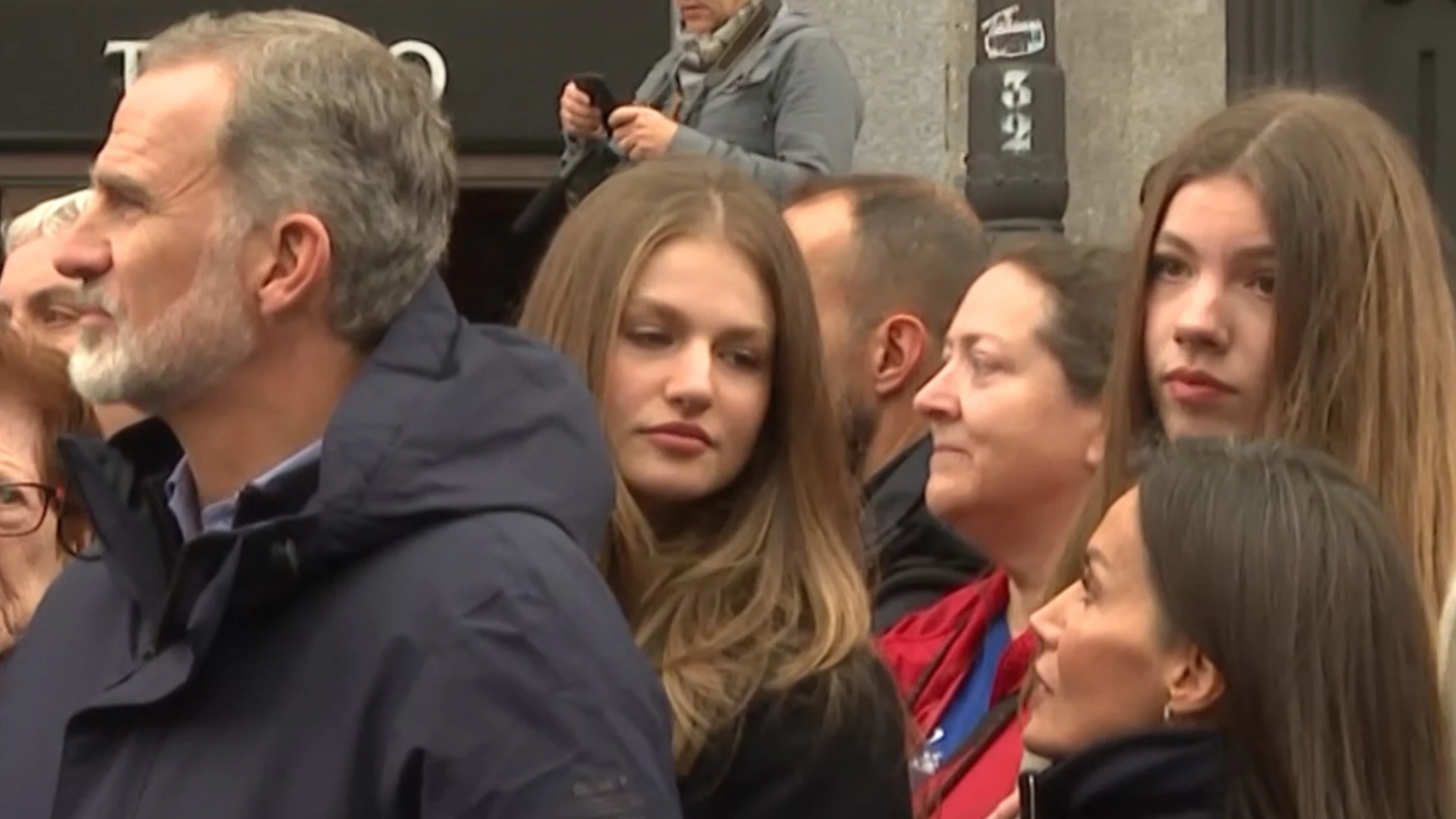 La familia real viendo las procesiones en Madrid La familia real viendo las procesiones en Madrid