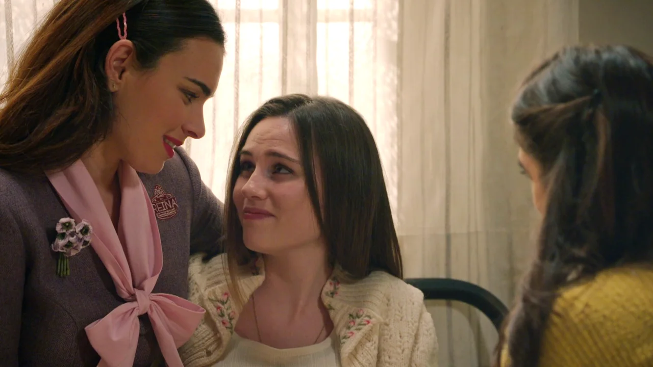 ¡Todo se ha quedado en un gran susto! Fina y Carmen arropan a una Claudia recuperada