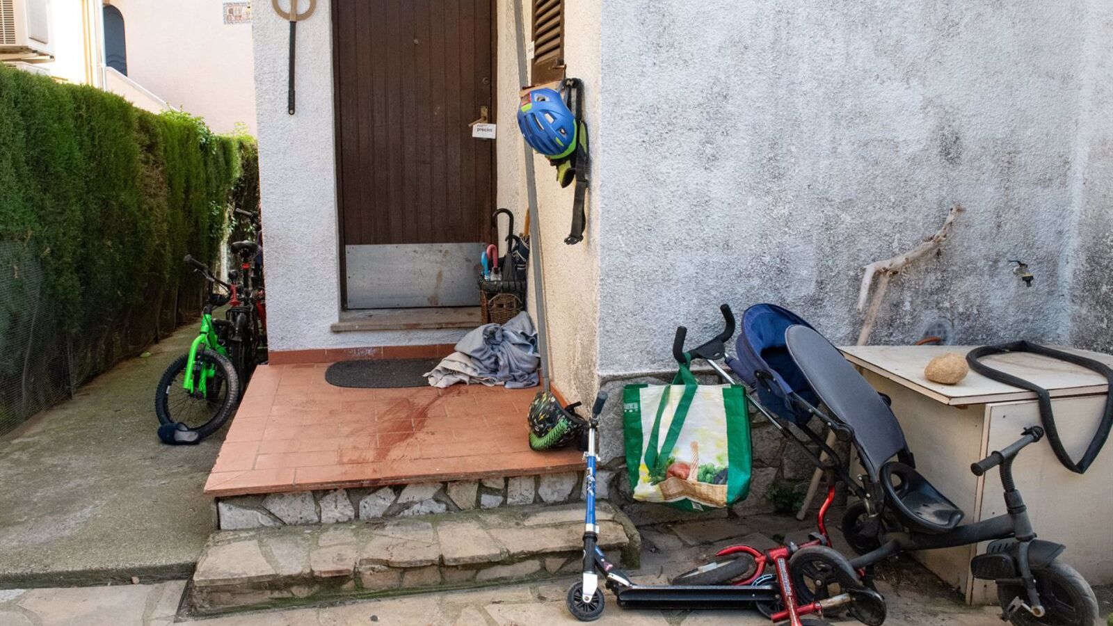 El acusado de matar a su hijo de cinco años en Girona no habría asesinado también a la madre para que sufriera más