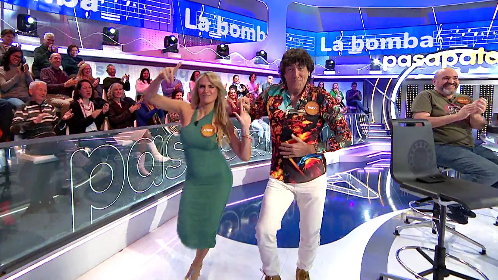 ¡Esto es la bomba! El movimiento sexy de Patxi y Julio Salinas en Pasapalabra ¡Esto es la bomba! El movimiento sexy de Patxi y Julio Salinas en Pasapalabra
