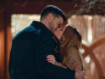 Cansu besa a Cagatay