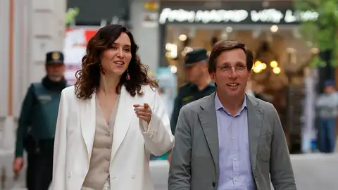 La presidenta de la Comunidad de Madrid, Isabel Díaz Ayuso, y el alcalde de Madrid, José Luis Martínez-Almeida La presidenta de la Comunidad de Madrid, Isabel Díaz Ayuso, y el alcalde de Madrid, José Luis Martínez-Almeida