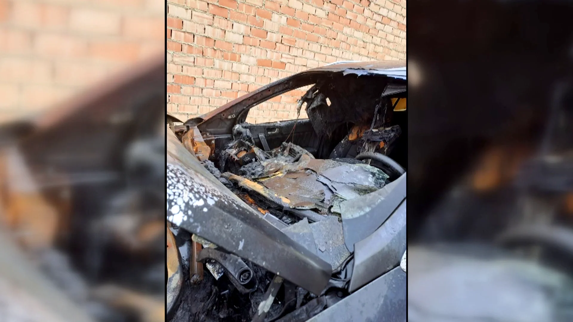Arden dos coches de un guardia civil por supuesta venganza: "No duermo, vivo con miedo"