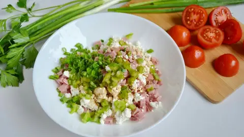 Ensalada con queso cottage o requesón Ensalada con queso cottage o requesón
