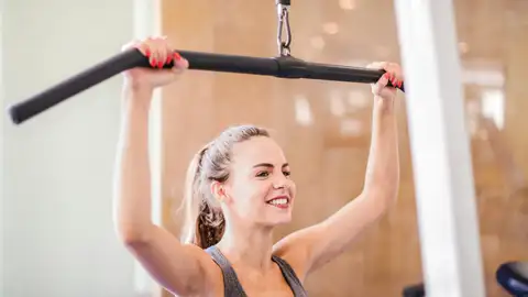 Mujer haciendo ejercicio físico Mujer haciendo ejercicio físico